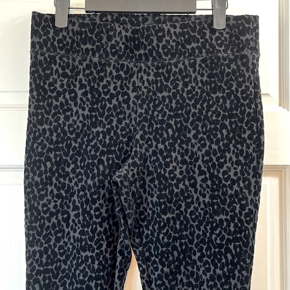 Old Navy Black Cheetah Velvet Skinny Pull On Stevie High Rise Pants - Size M - Picture 1 of 7